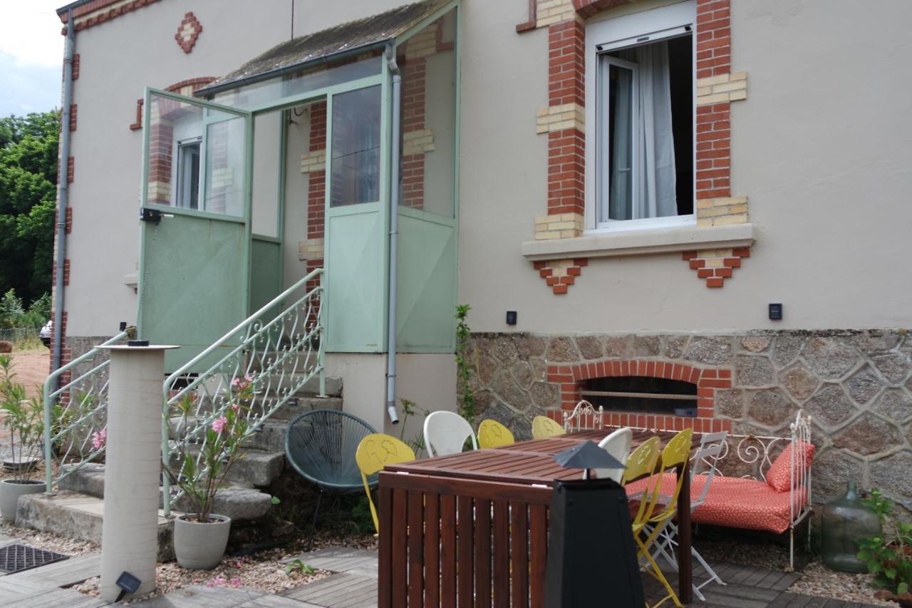 Domaine Du Pavillon Gite 15 Personnes Issy-l'Eveque Exterior photo