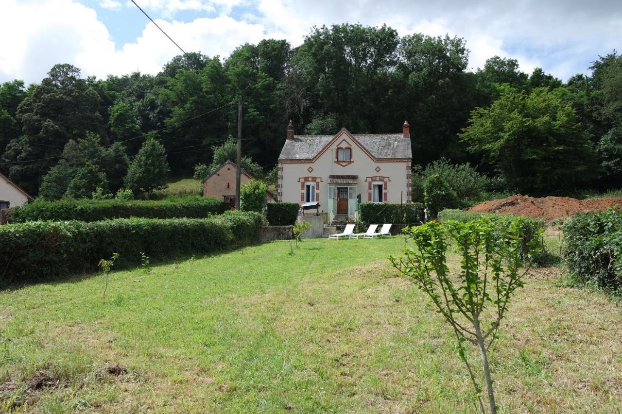 Domaine Du Pavillon Gite 15 Personnes Issy-l'Eveque Exterior photo